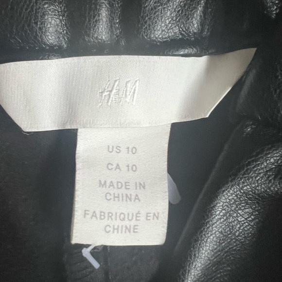 Dynamite Black Faux Leather Wide Leg Long Capri, Size 10 - Picture 3 of 4